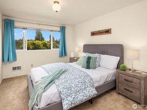 7064 35th Avenue NE 13, Seattle WA 98115