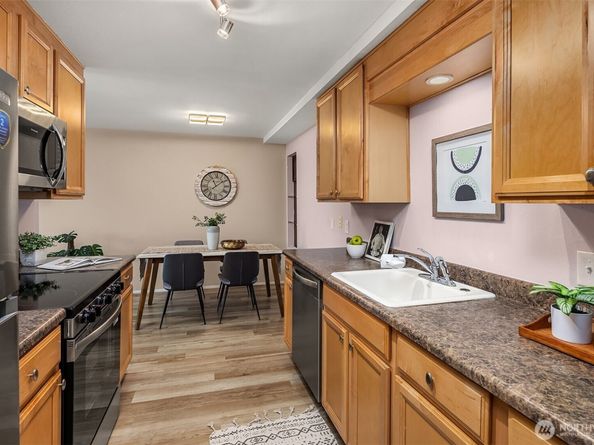 7064 35th Avenue NE 13, Seattle WA 98115