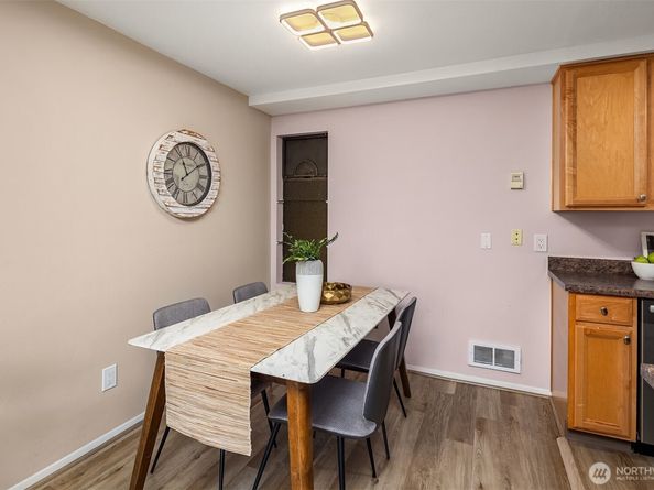 7064 35th Avenue NE 13, Seattle WA 98115