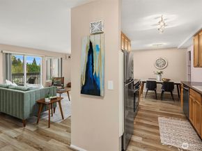 7064 35th Avenue NE 13, Seattle WA 98115