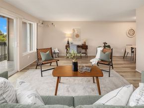 7064 35th Avenue NE 13, Seattle WA 98115