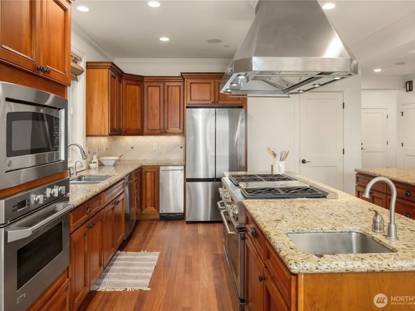 6577 102nd Avenue NE, Kirkland WA 98033