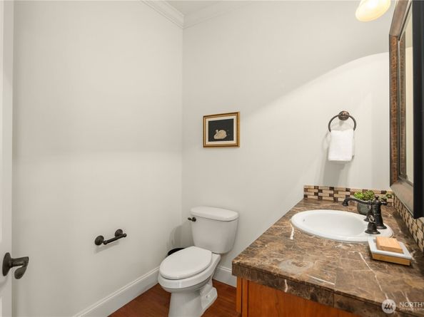 6577 102nd Avenue NE, Kirkland WA 98033