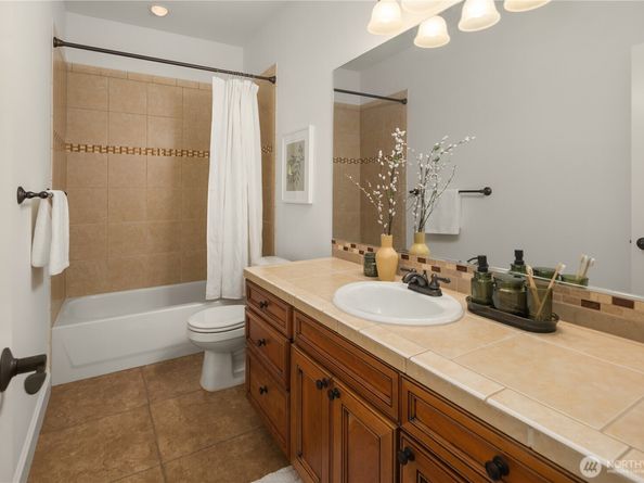 6577 102nd Avenue NE, Kirkland WA 98033