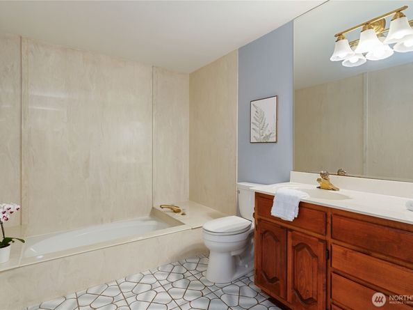 4293 Westgate, Silverdale WA 98383