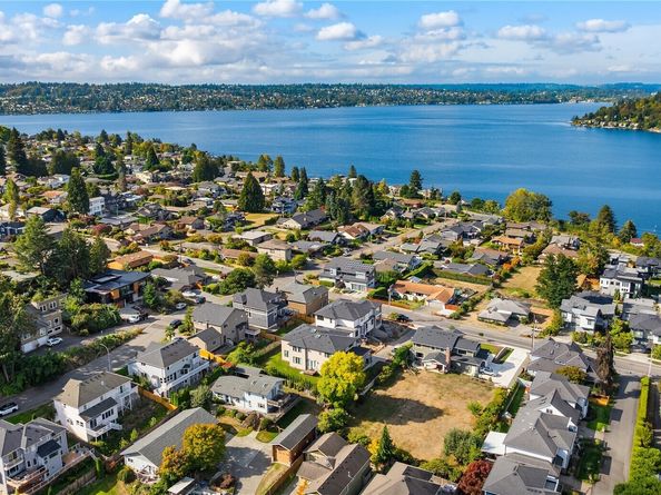 1320 N 38th Street, Renton WA 98056