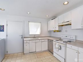 17825 118TH Avenue SE, Renton WA 98058