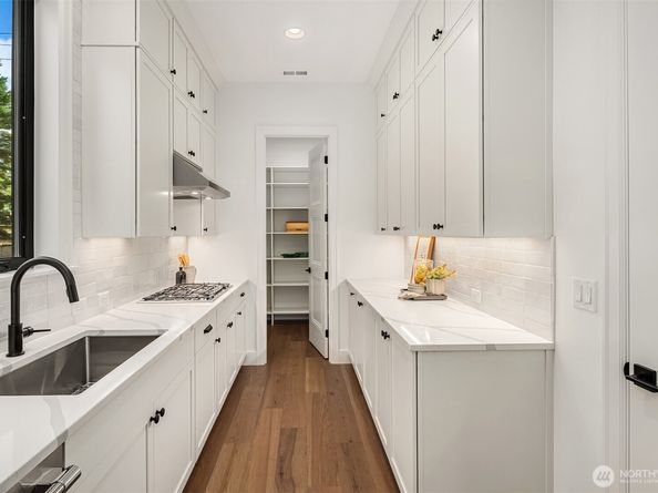 13988 SE 5th Street, Bellevue WA 98005