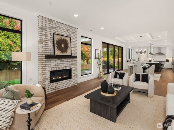 13988 SE 5th Street, Bellevue WA 98005