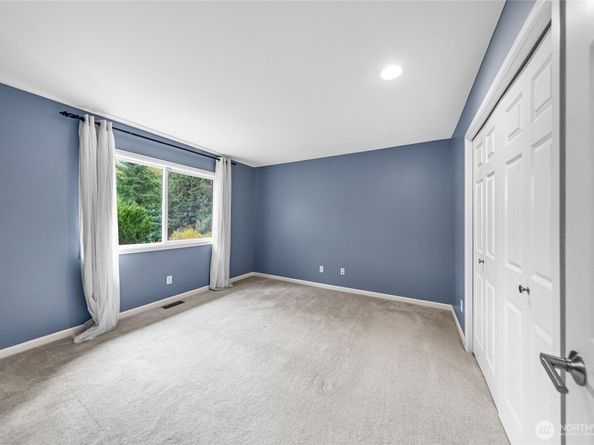 24625 NE 22nd Street, Sammamish WA 98074