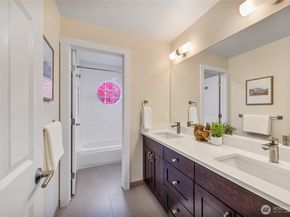 24625 NE 22nd Street, Sammamish WA 98074