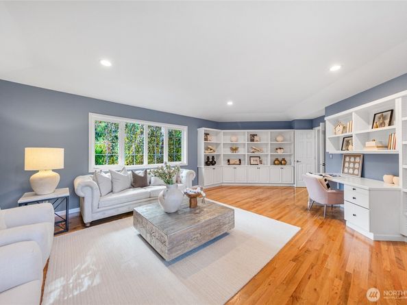 24625 NE 22nd Street, Sammamish WA 98074