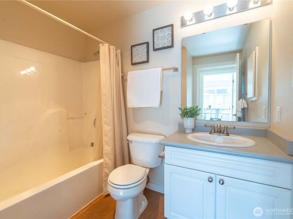 10744 Greenwood Avenue N 302, Seattle WA 98133