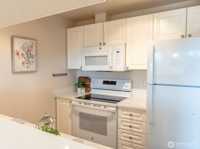 10744 Greenwood Avenue N 302, Seattle WA 98133
