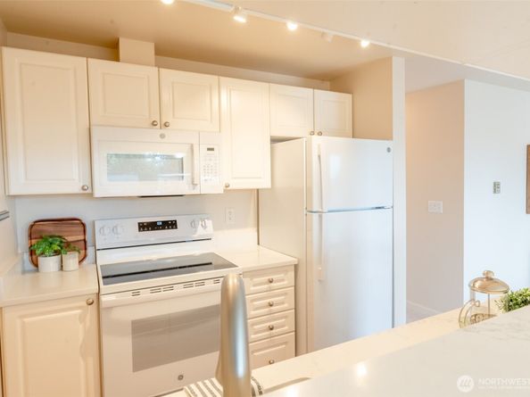 10744 Greenwood Avenue N 302, Seattle WA 98133