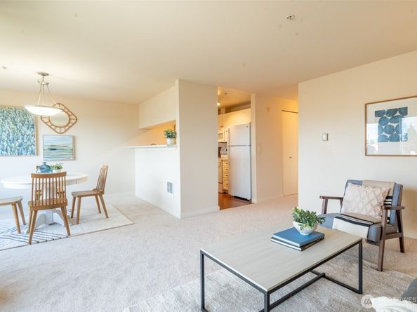 10744 Greenwood Avenue N 302, Seattle WA 98133