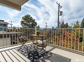 10744 Greenwood Avenue N 302, Seattle WA 98133