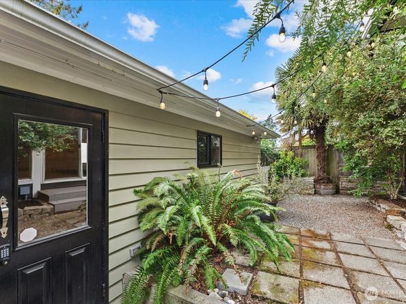 221 8th Avenue W, Kirkland WA 98033