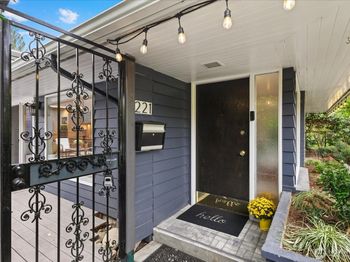 221 8th Avenue W