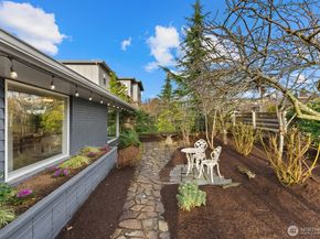 221 8th Avenue W, Kirkland WA 98033