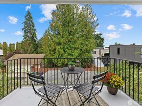 221 8th Avenue W, Kirkland WA 98033