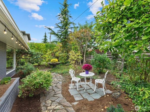 221 8th Avenue W, Kirkland WA 98033