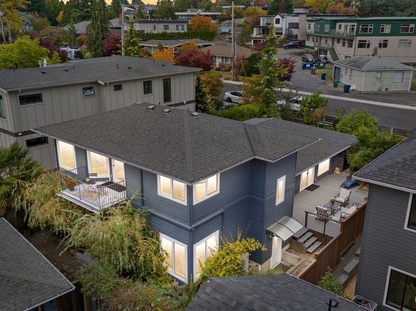 221 8th Avenue W, Kirkland WA 98033