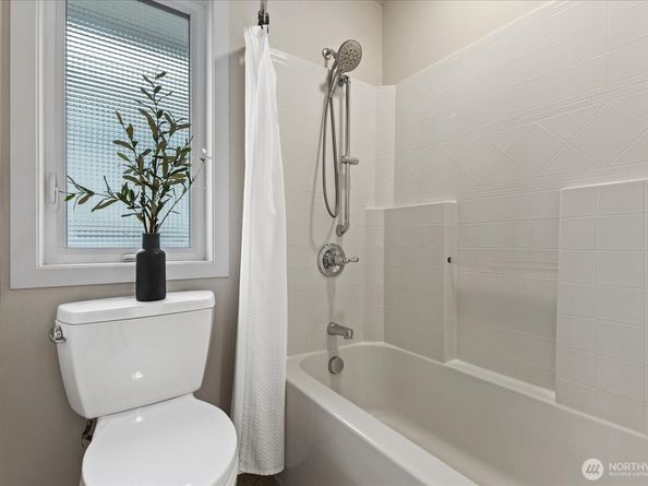 221 8th Avenue W, Kirkland WA 98033