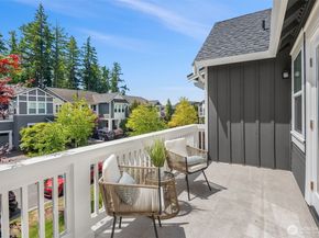 1136 Pine Crest Circle NE, Issaquah WA 98029