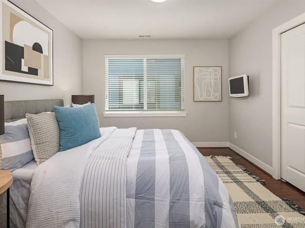 1136 Pine Crest Circle NE, Issaquah WA 98029