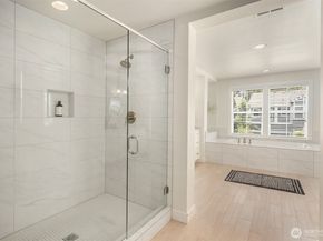 1136 Pine Crest Circle NE, Issaquah WA 98029
