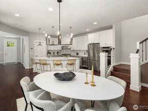 1136 Pine Crest Circle NE, Issaquah WA 98029