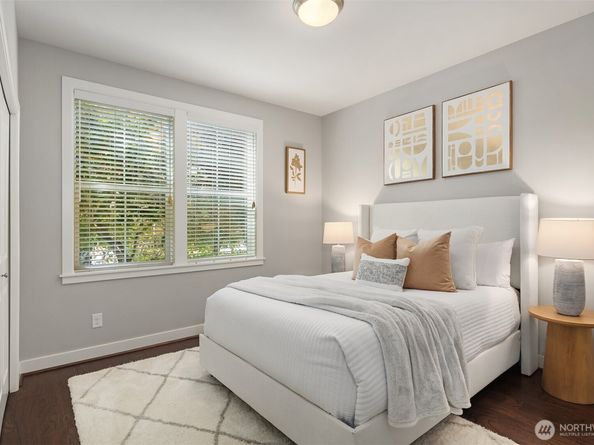 1136 Pine Crest Circle NE, Issaquah WA 98029