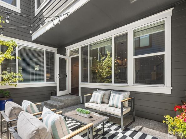 1136 Pine Crest Circle NE, Issaquah WA 98029