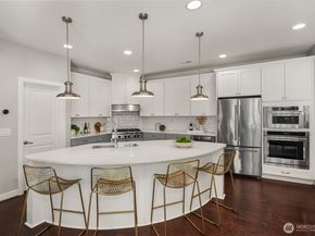 1136 Pine Crest Circle NE, Issaquah WA 98029