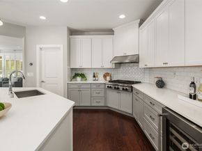 1136 Pine Crest Circle NE, Issaquah WA 98029
