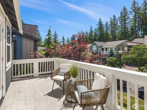 1136 Pine Crest Circle NE, Issaquah WA 98029