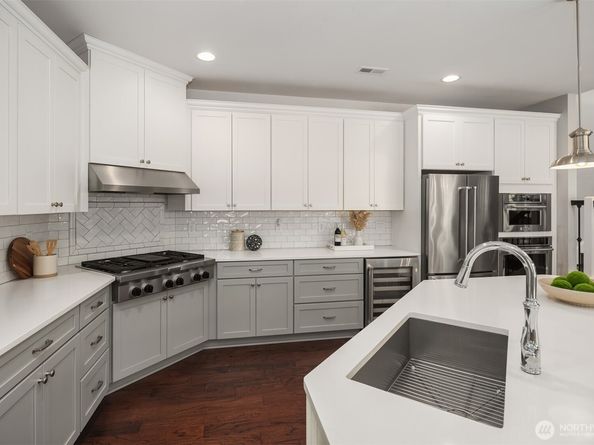 1136 Pine Crest Circle NE, Issaquah WA 98029