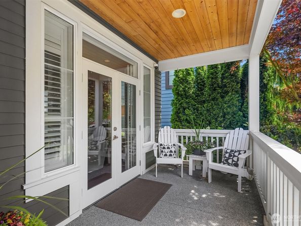 1136 Pine Crest Circle NE, Issaquah WA 98029