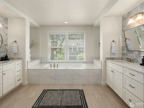 1136 Pine Crest Circle NE, Issaquah WA 98029