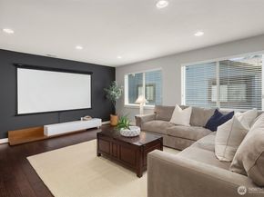 1136 Pine Crest Circle NE, Issaquah WA 98029