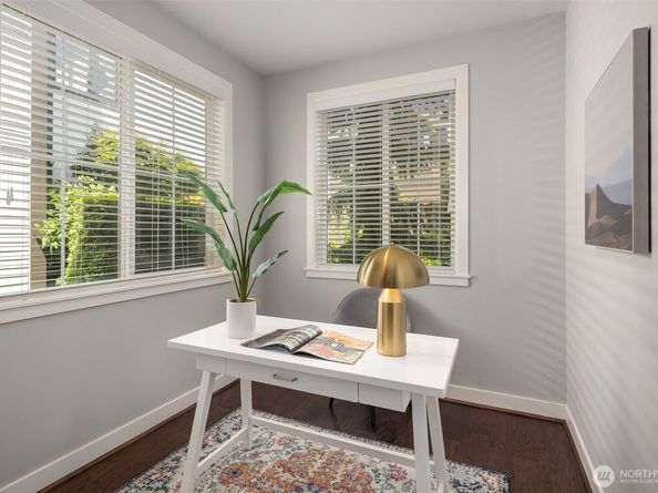 1136 Pine Crest Circle NE, Issaquah WA 98029