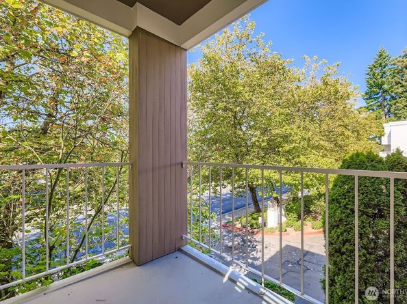 608 Bellevue Way SE F1, Bellevue WA 98004