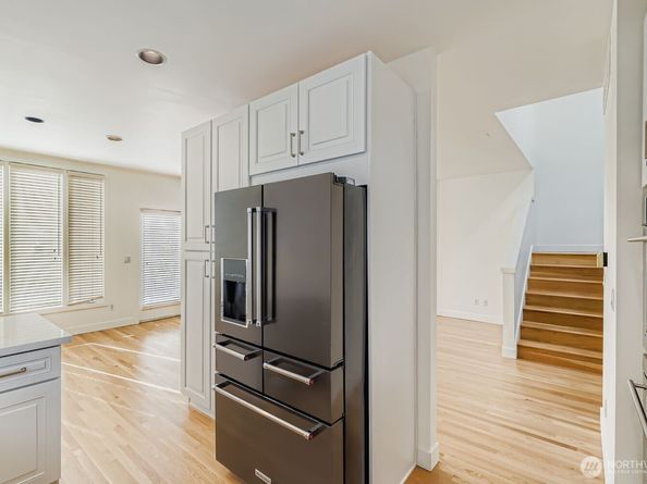 608 Bellevue Way SE F1, Bellevue WA 98004