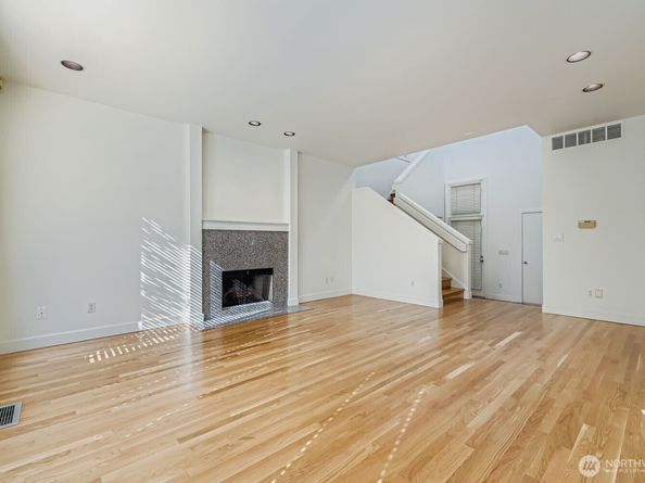 608 Bellevue Way SE F1, Bellevue WA 98004