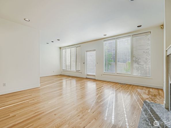 608 Bellevue Way SE F1, Bellevue WA 98004