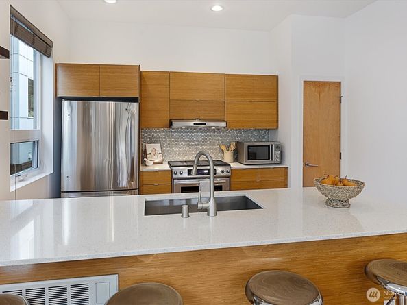 146 21st Avenue E B, Seattle WA 98112