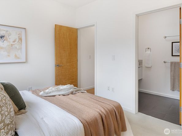 146 21st Avenue E B, Seattle WA 98112