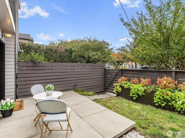 146 21st Avenue E B, Seattle WA 98112