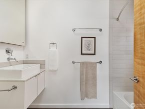 146 21st Avenue E B, Seattle WA 98112